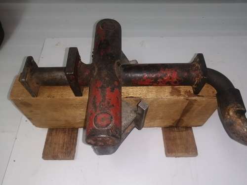 Tool to press wooden floor planks together when doing installation