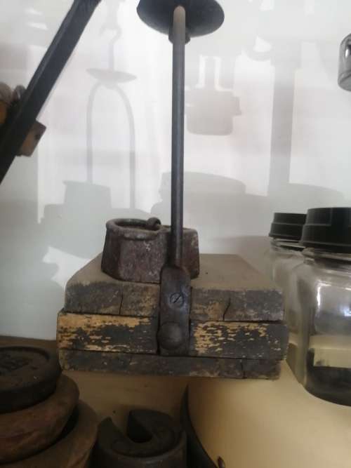 French made wooden and steel scale used in bakery, a real antique piece with lots of patina and in a