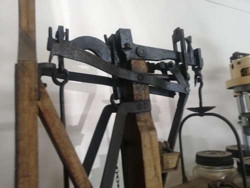 French made wooden and steel scale used in bakery, a real antique piece with lots of patina and in a