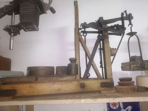 French made wooden and steel scale used in bakery, a real antique piece with lots of patina and in a