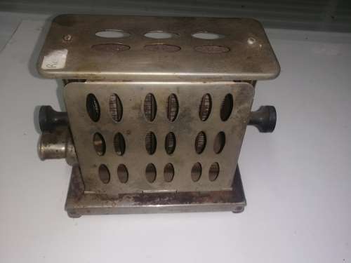 Bread toaster