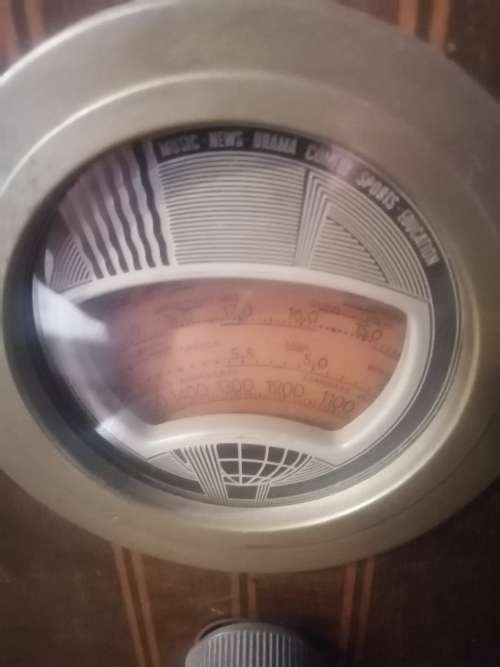Philco radio 1930`s in working condition - do have some wear and tear