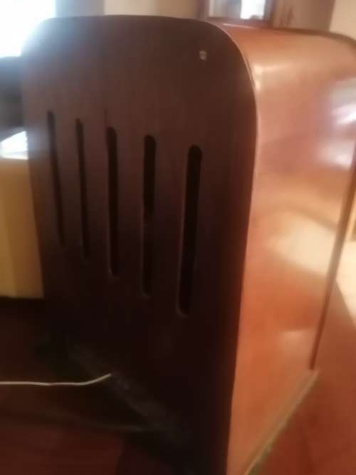 Philco radio 1930`s in working condition - do have some wear and tear