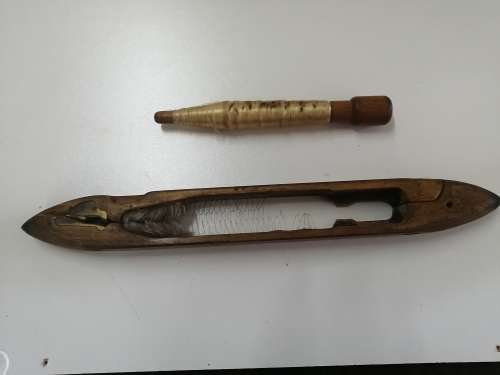 Vintage wooden weaving loom open bottom boat Schuttle with buff, bobbin and thread