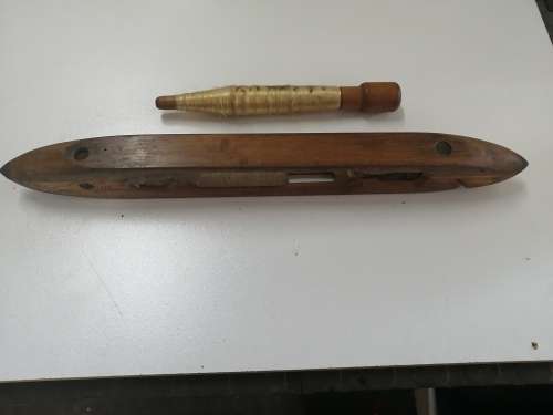 Vintage wooden weaving loom open bottom boat Schuttle with buff, bobbin and thread