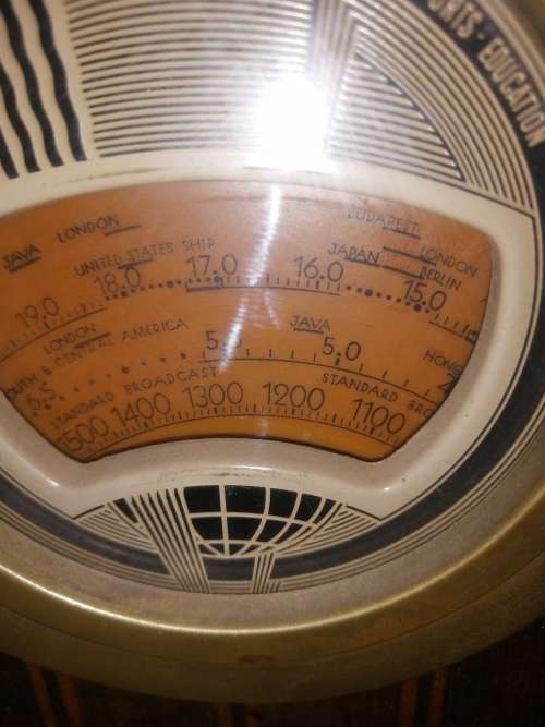 Philco radio 1930`s in working condition - do have some wear and tear