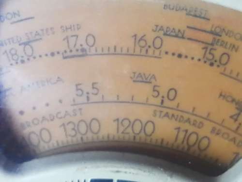 Philco radio 1930`s in working condition - do have some wear and tear