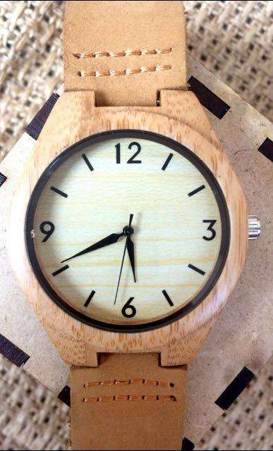 Unisex Wooden Watch with genuine leather wrist band