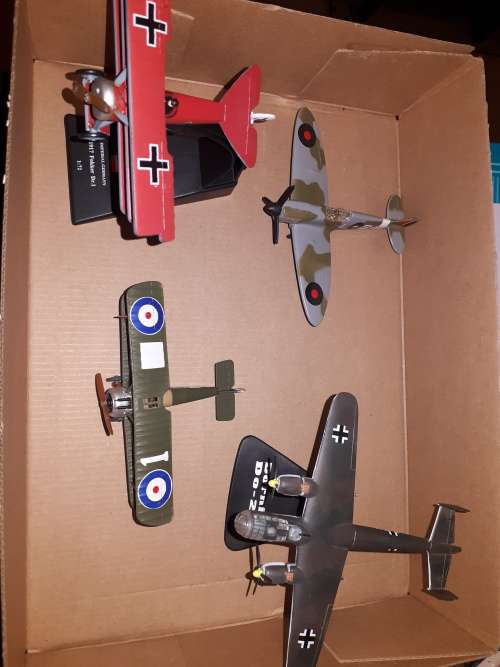 Model planes (x4)