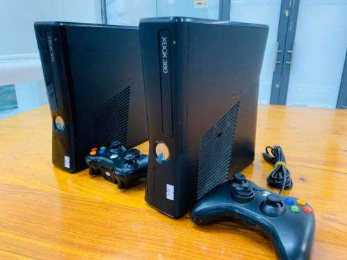 Take out Teenagers from the Street, 2x Xbox 360 Consoles, 6 Games, 2x Xbox Controllers, Adapter, HD