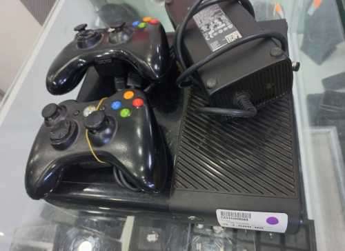 Take out Teenagers from the Street, 2x Xbox 360 Consoles, 6 Games, 2x Xbox Controllers, Adapter, HD