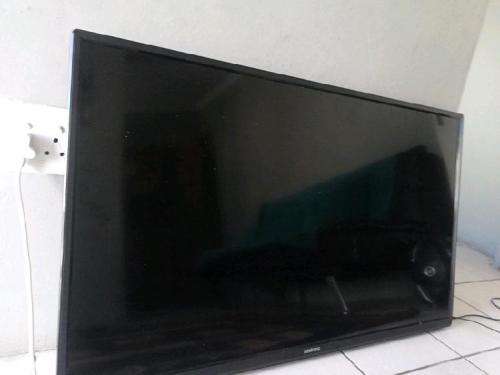 Bonus Time Big Sinotec 55 inch UHD Android Smart TV, 3.0 USB, 3 HDMI, Remote, LAN, 2.4Ghz WIFI, RF