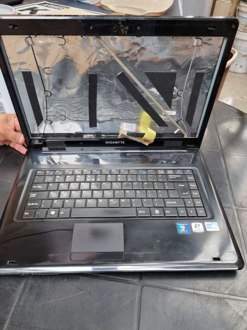 Gigabyte E1500 laptop please read