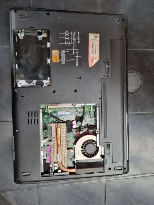 Gigabyte E1500 laptop please read