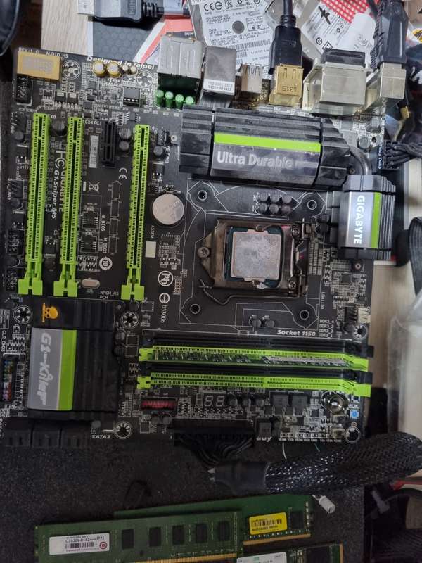Gigabyte G1.Sniper M5 motherboard please read