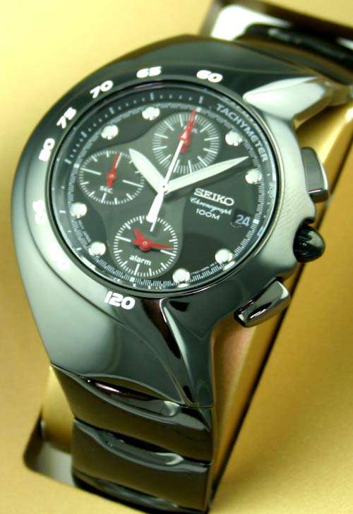 ***REDUCED TO CLEAR***R7995** Seiko Rare Sleek assymetrical Design TiCN Coated SNA 311