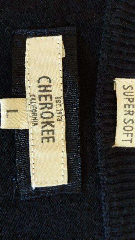 NAVY V-NECK SWEATER