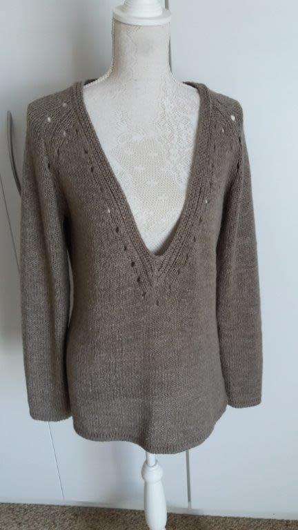 DEEP V-NECK SWEATER