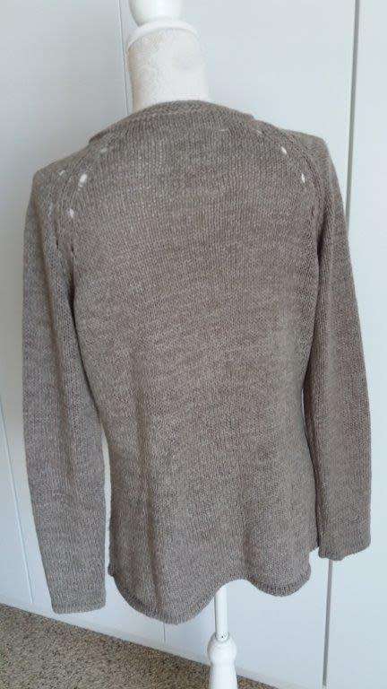 DEEP V-NECK SWEATER