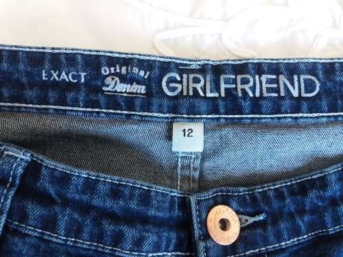 DISTRESSED GIRLFRIEND JEANS