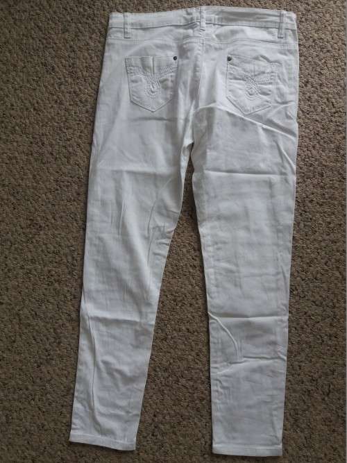 WHITE JEANS