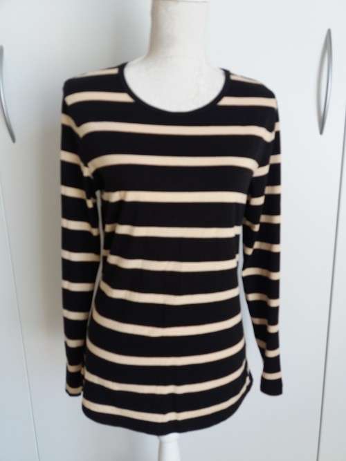 BLACK AND CREAM T-SHIRT
