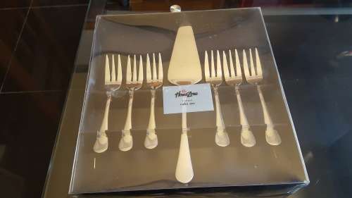 7 Piece Cake set still in original packaging