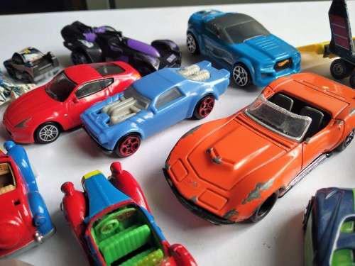 Lot of 28 various (well used) toy cars