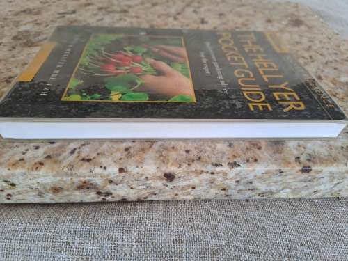 The Hellyer Pocket Guide - Quick reference gardening advice