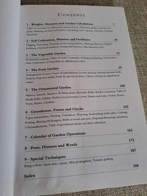The Hellyer Pocket Guide - Quick reference gardening advice