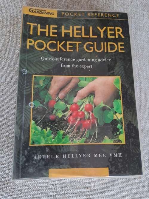 The Hellyer Pocket Guide - Quick reference gardening advice