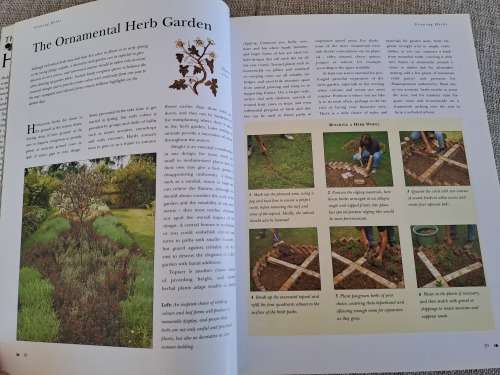 The Complete Book of Herbs - A. Clevely & K. Richmond