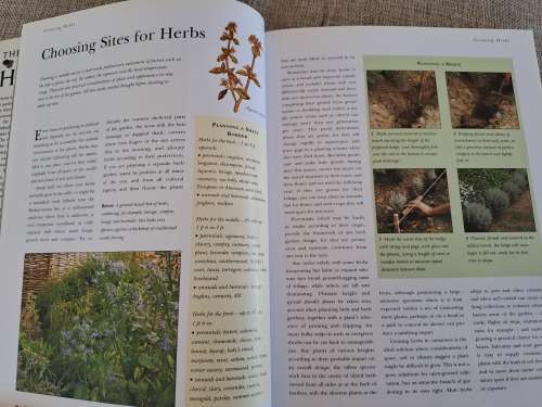 The Complete Book of Herbs - A. Clevely & K. Richmond