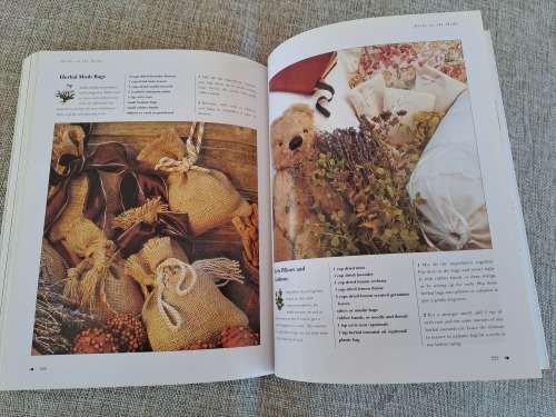 The Complete Book of Herbs - A. Clevely & K. Richmond