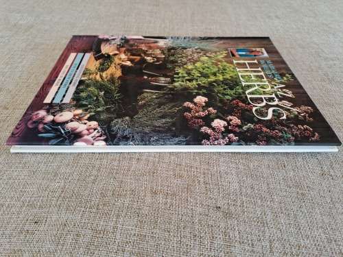 A-Z of Herbs - Margaret Roberts