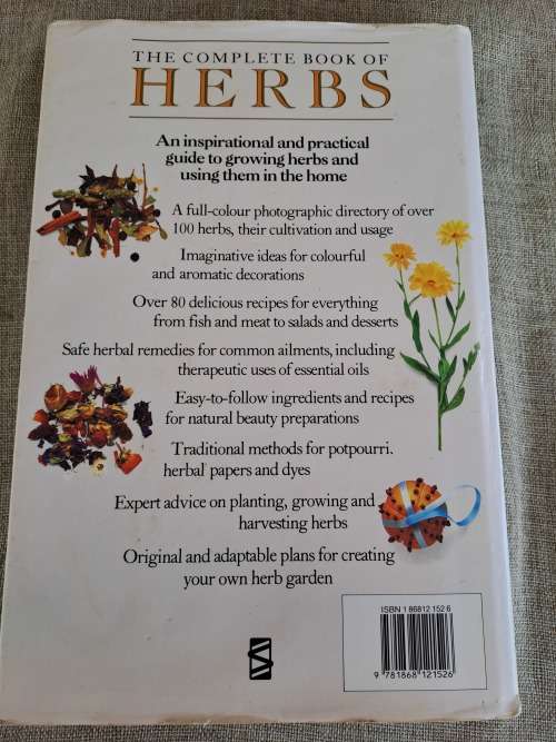 The Complete Book of Herbs - Lesley Bremness