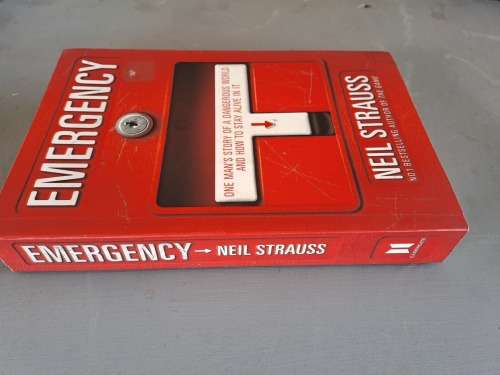 Emergency. One Man`s Story of a Dangerous World and how to stay alive in it - Neil Strauss