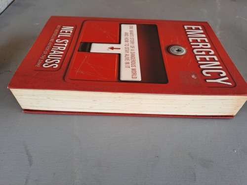 Emergency. One Man`s Story of a Dangerous World and how to stay alive in it - Neil Strauss