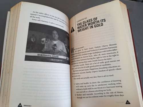 Emergency. One Man`s Story of a Dangerous World and how to stay alive in it - Neil Strauss