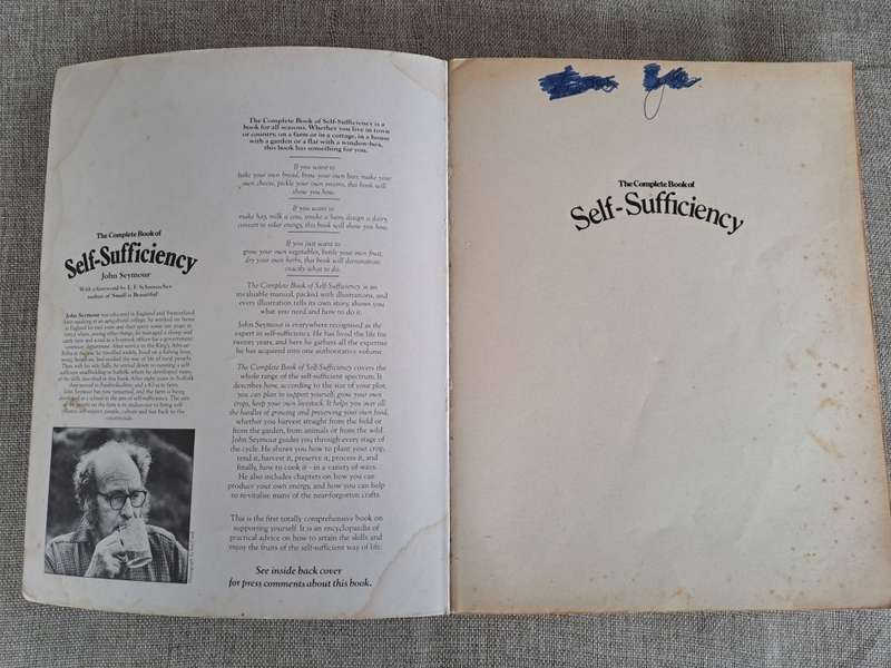 The Complete Book of Self-Sufficiency - John Seymour