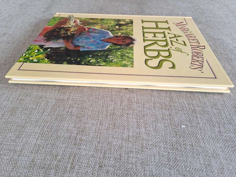 A-Z of Herbs - Margaret Roberts