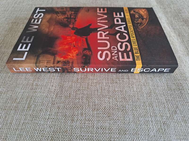 Survive and Escape Book 1 in The Blue Lives Apocalypse Series - Lee West