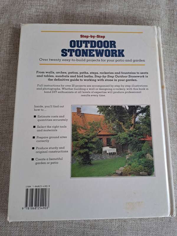 Step-by-Step Outdoor Stonework - Mike Lawrence