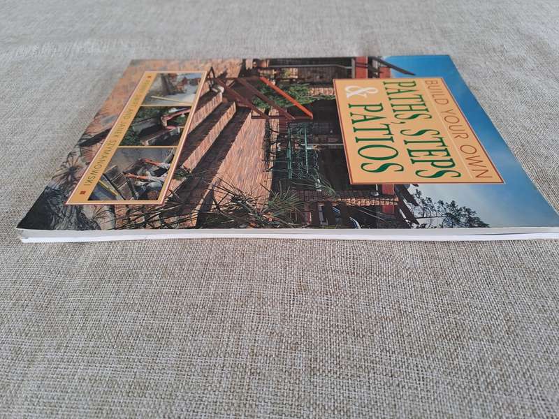 Build Your Own Paths, Steps & Patios - Penny Swift and Janek Szymanowski