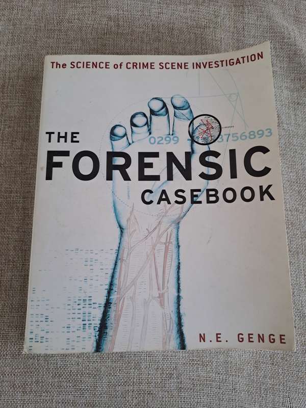 The Forensic Casebook: The Science of Crime Scene Investigation - N.E. Genge