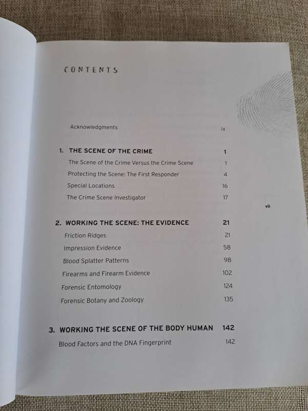 The Forensic Casebook: The Science of Crime Scene Investigation - N.E. Genge