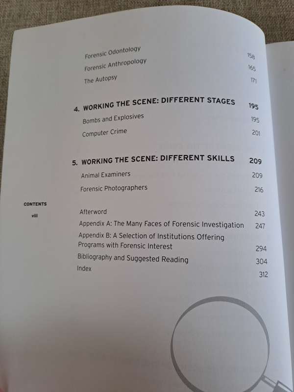 The Forensic Casebook: The Science of Crime Scene Investigation - N.E. Genge