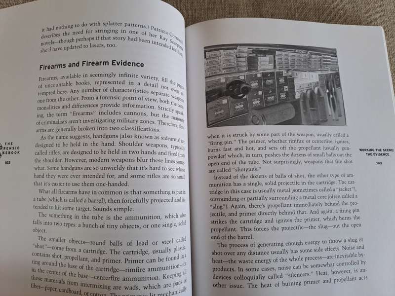 The Forensic Casebook: The Science of Crime Scene Investigation - N.E. Genge