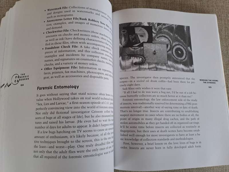 The Forensic Casebook: The Science of Crime Scene Investigation - N.E. Genge