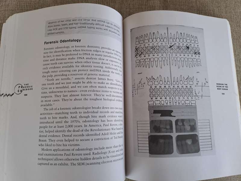 The Forensic Casebook: The Science of Crime Scene Investigation - N.E. Genge